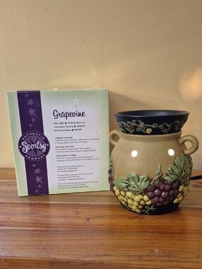 Scentsy Grapevine Ceramic Wax Warmer in Beige with Grape Accents